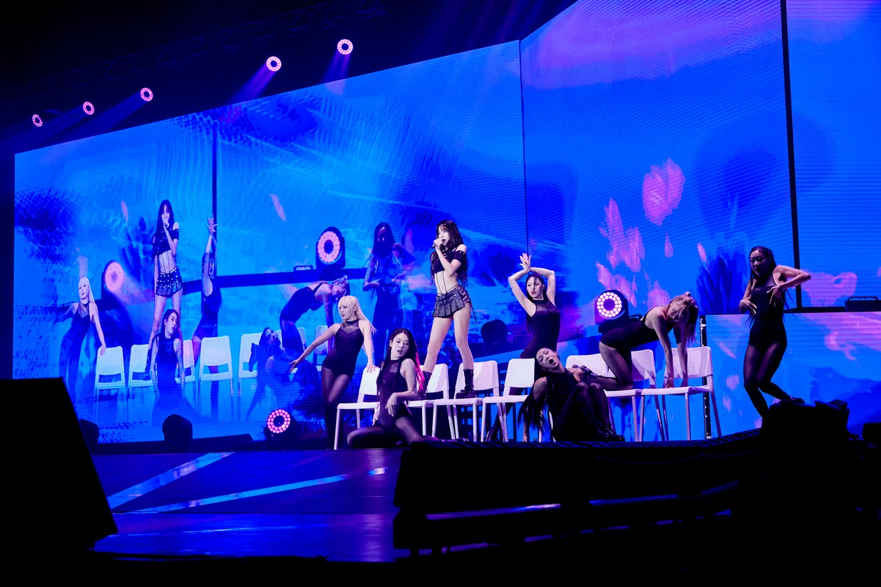 Lisa在见面会中带来不少当红曲目。（UnUsUaL Entertainment提供）