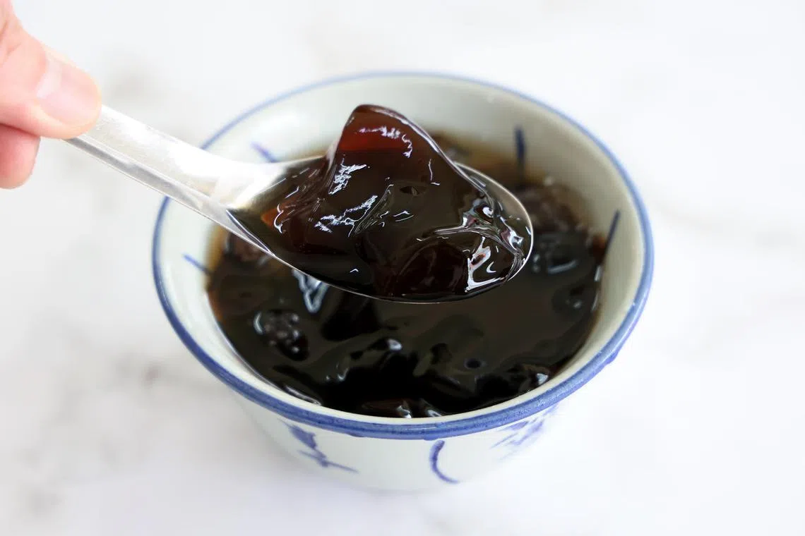 原味冷仙草，不加糖浆依然顺口。（龙国雄摄）