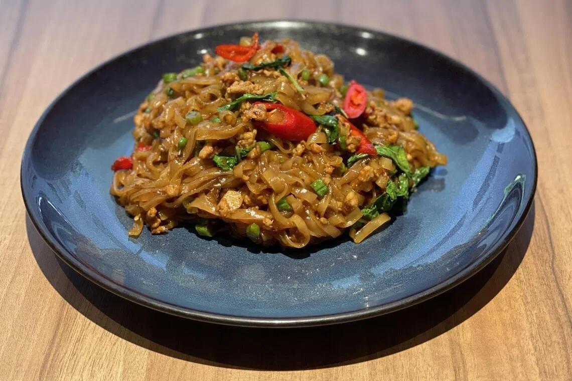 泰式炒猪肉碎粿条富有镬气。（黄靖晶摄）