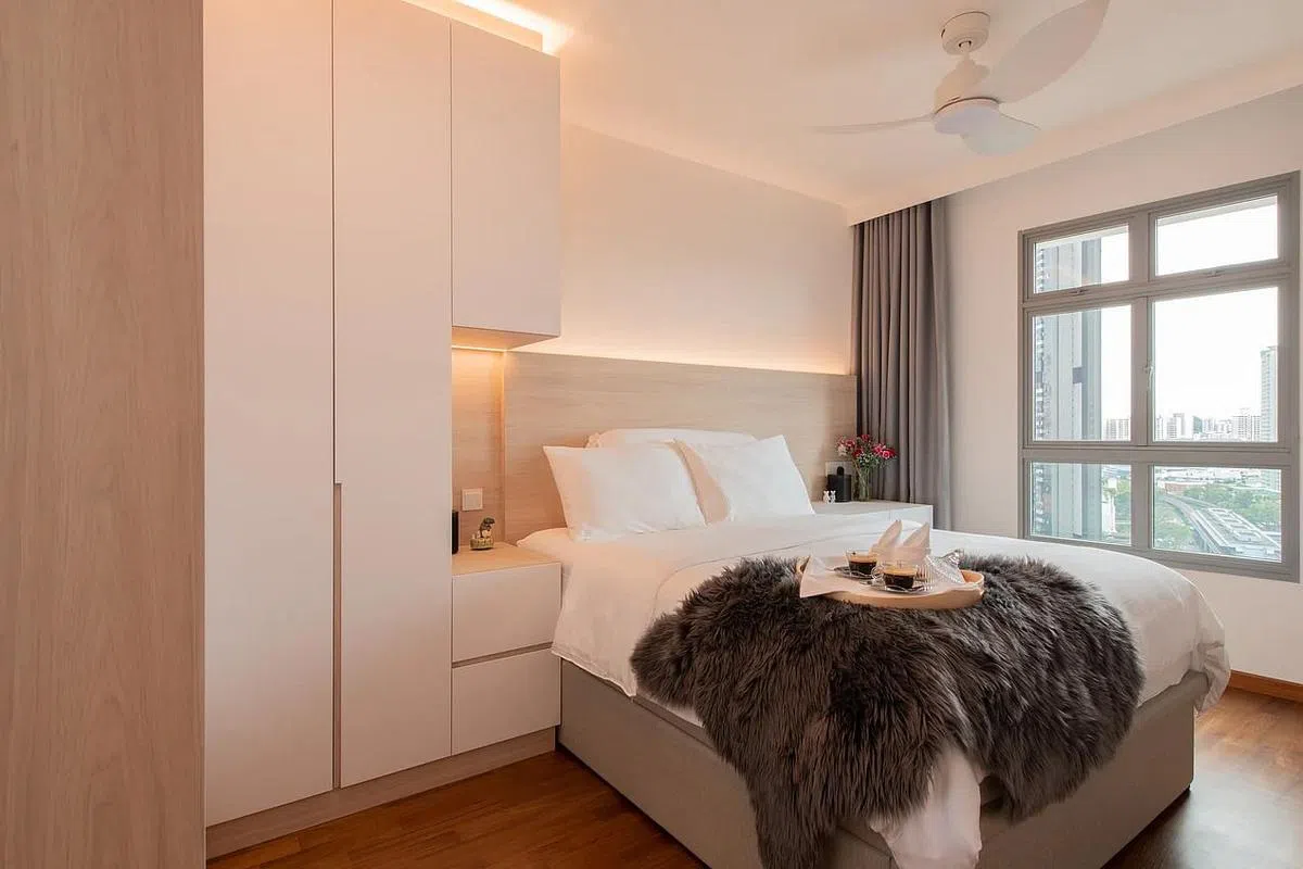 卧室由多种柜体结合，功能和美学达成统一。（Fyner Interior提供照片）