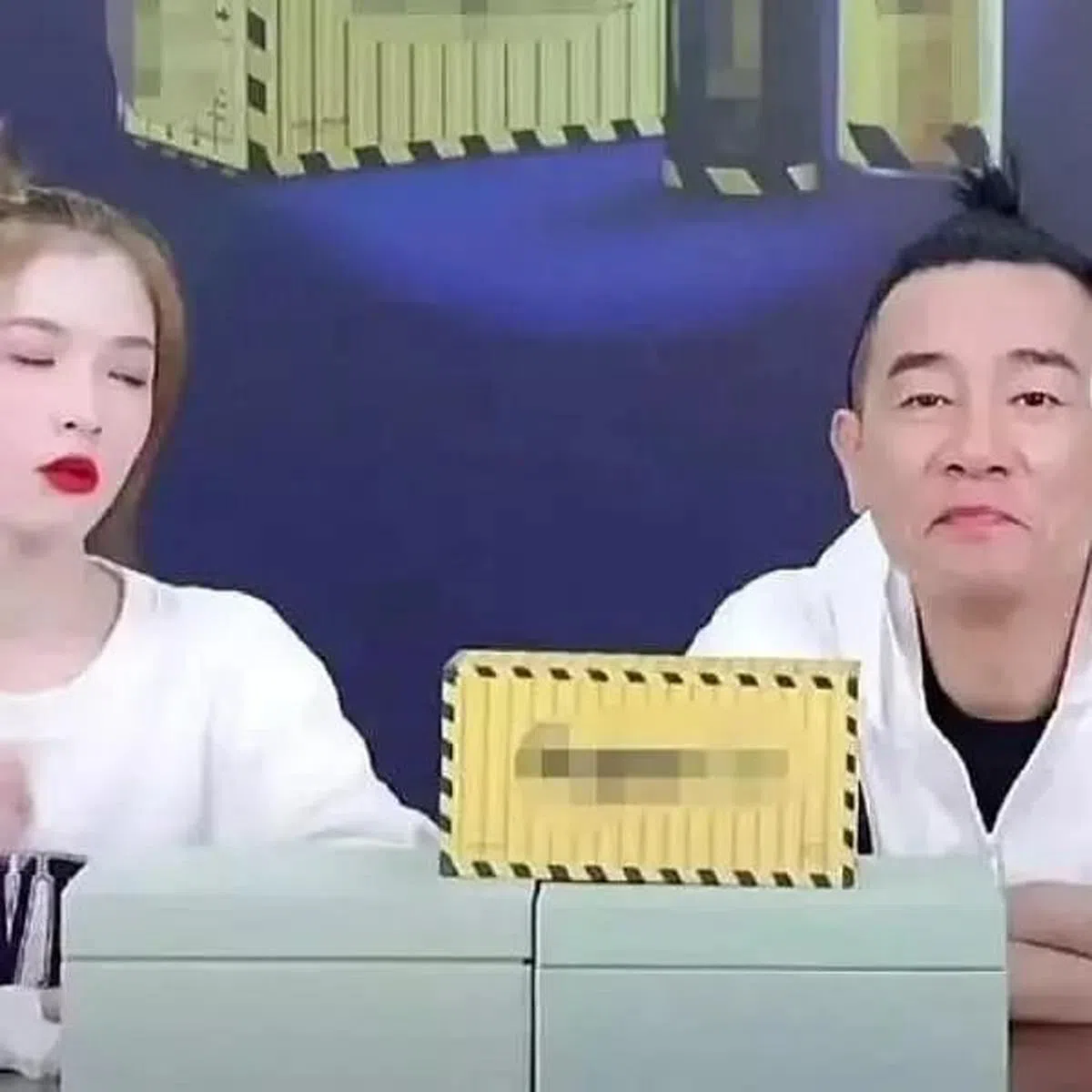 陈小春（右）被批评直播时不够活泼。（互联网）