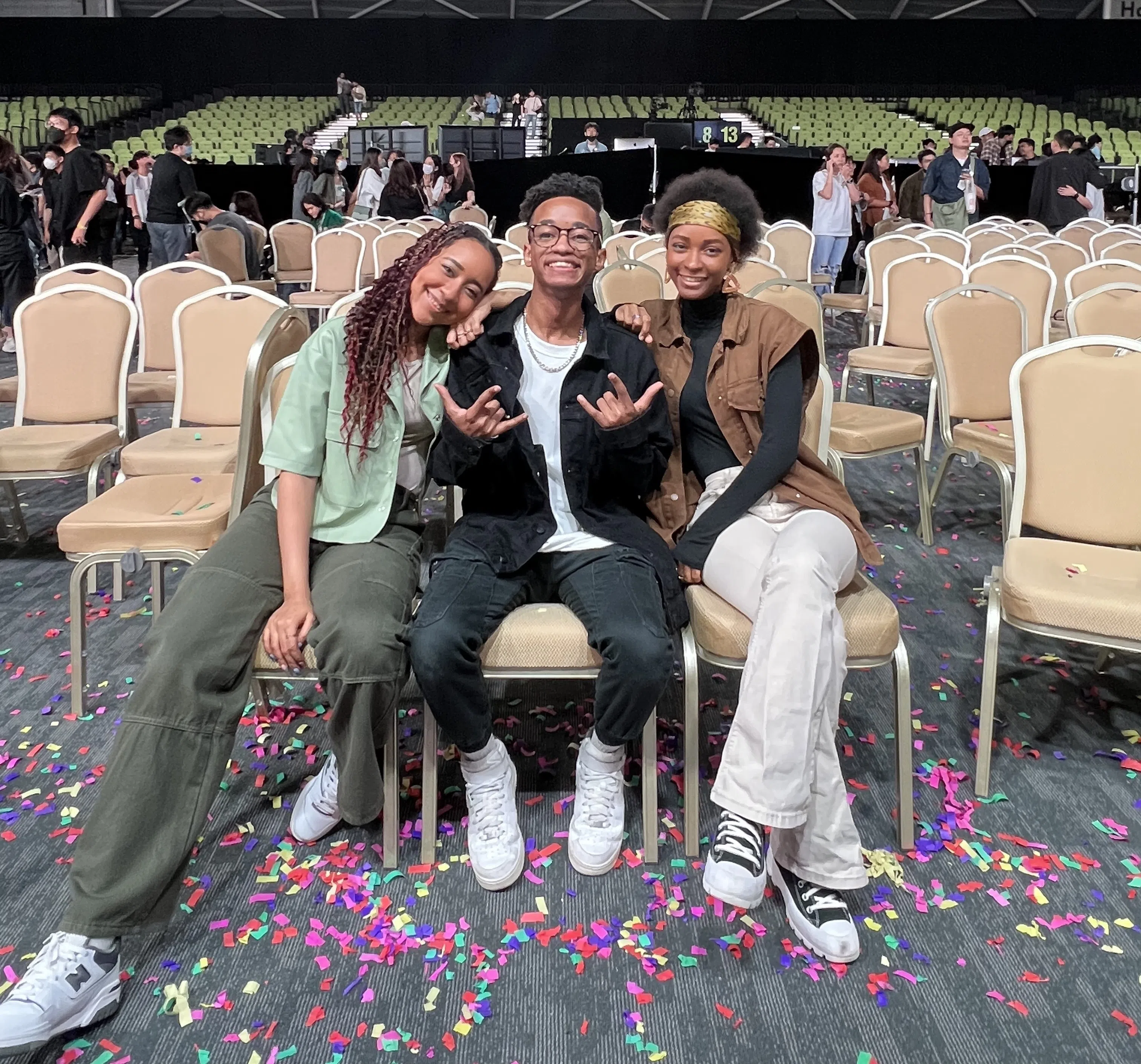 文帝（右）是家中老大，有一个弟弟和妹妹。（受访者提供）