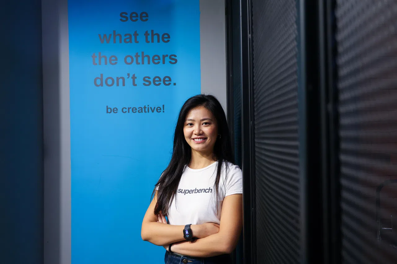 虽然曾经在投行工作让她倍感厌倦，但也正是在投行从事并购服务的经历，让钟京京获得了快速学习的能力，让她能够在短时间内迅速了解一家企业的业务构造和运营细节。（林明顺摄）