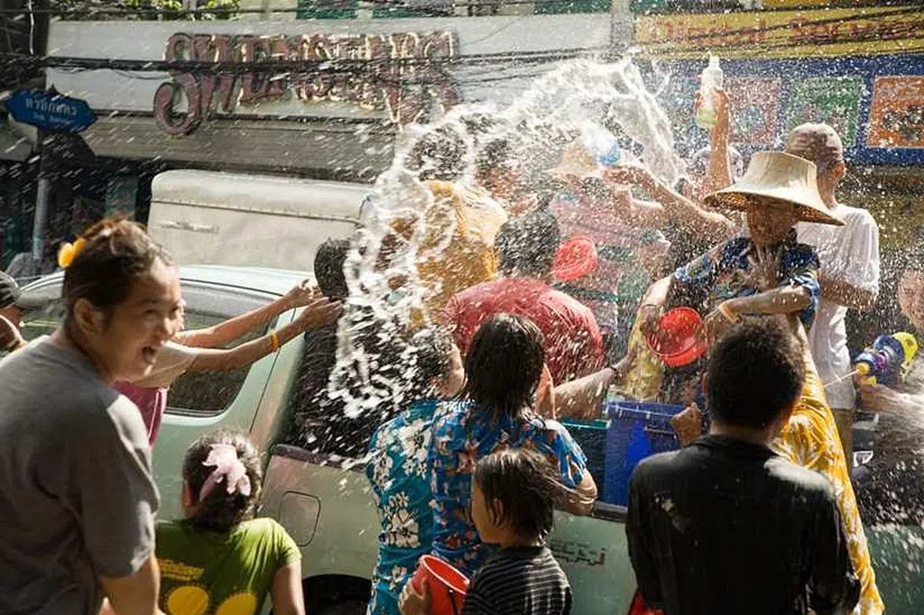 泰国连续第三年禁泼水节泼水 今年可办传统文化活动