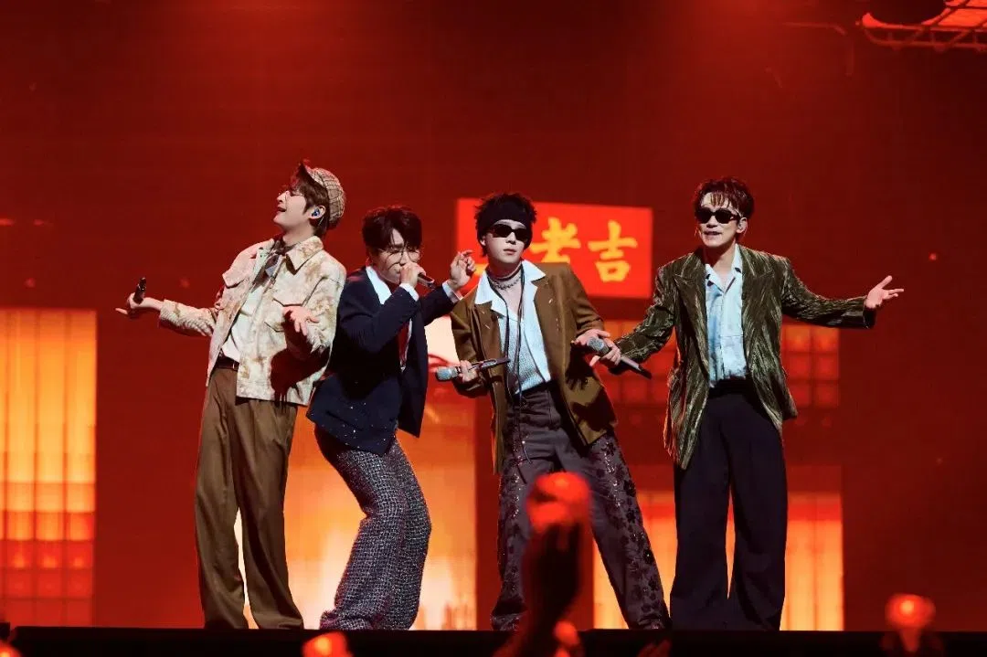 张远（左起）、王铮亮、王栎鑫和苏醒以“快乐老咖”团名，参加《披荆斩棘2025》。（互联网）