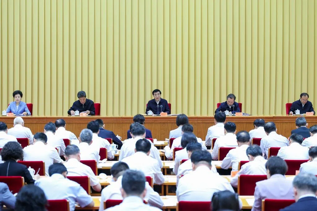 习近平：引导海外侨胞积极服务祖国统一大业