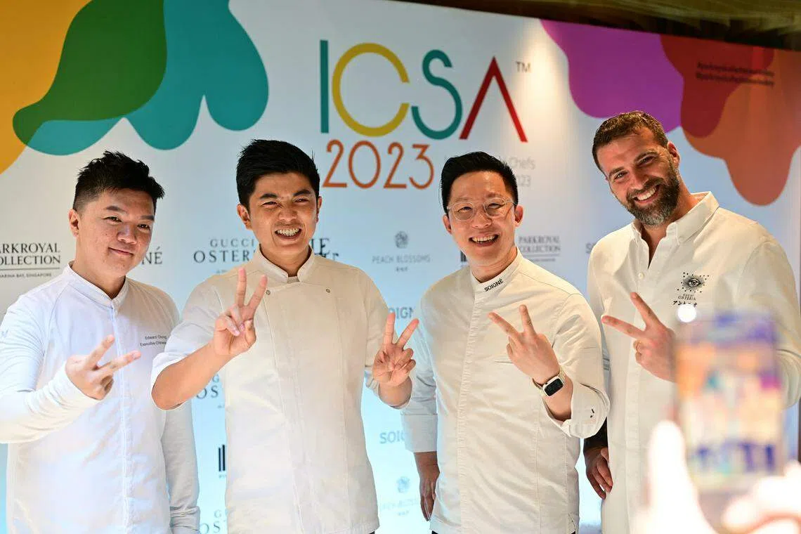 日本东京米其林一星餐馆Gucci Osteria da Massimo Bottura主厨Antonio Iacoviello（右起）、韩国米其林两星餐馆Soigne创办人兼主厨李骏、泰国米其林一星餐馆Le Du创办人兼主厨Thitid ‘Ton’Tassanakajohn以及鸿桃轩主厨钟腱腾，首次合作，为亚洲主厨高峰会的其中一场餐饮活动献艺。（餐馆提供）