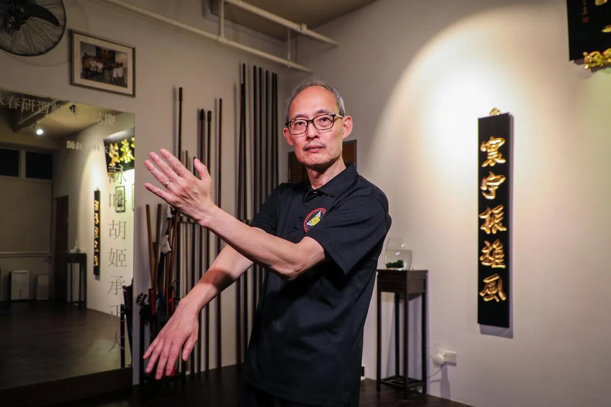 李大明开办“新加坡咏春研习轩”，以英文授课。（林泽锐摄影）