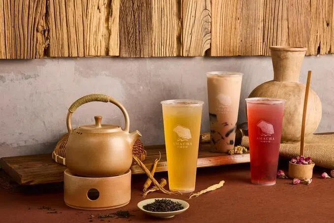 阿嬷茶语是一家融合中药理念和童年记忆的现代茶饮品牌。