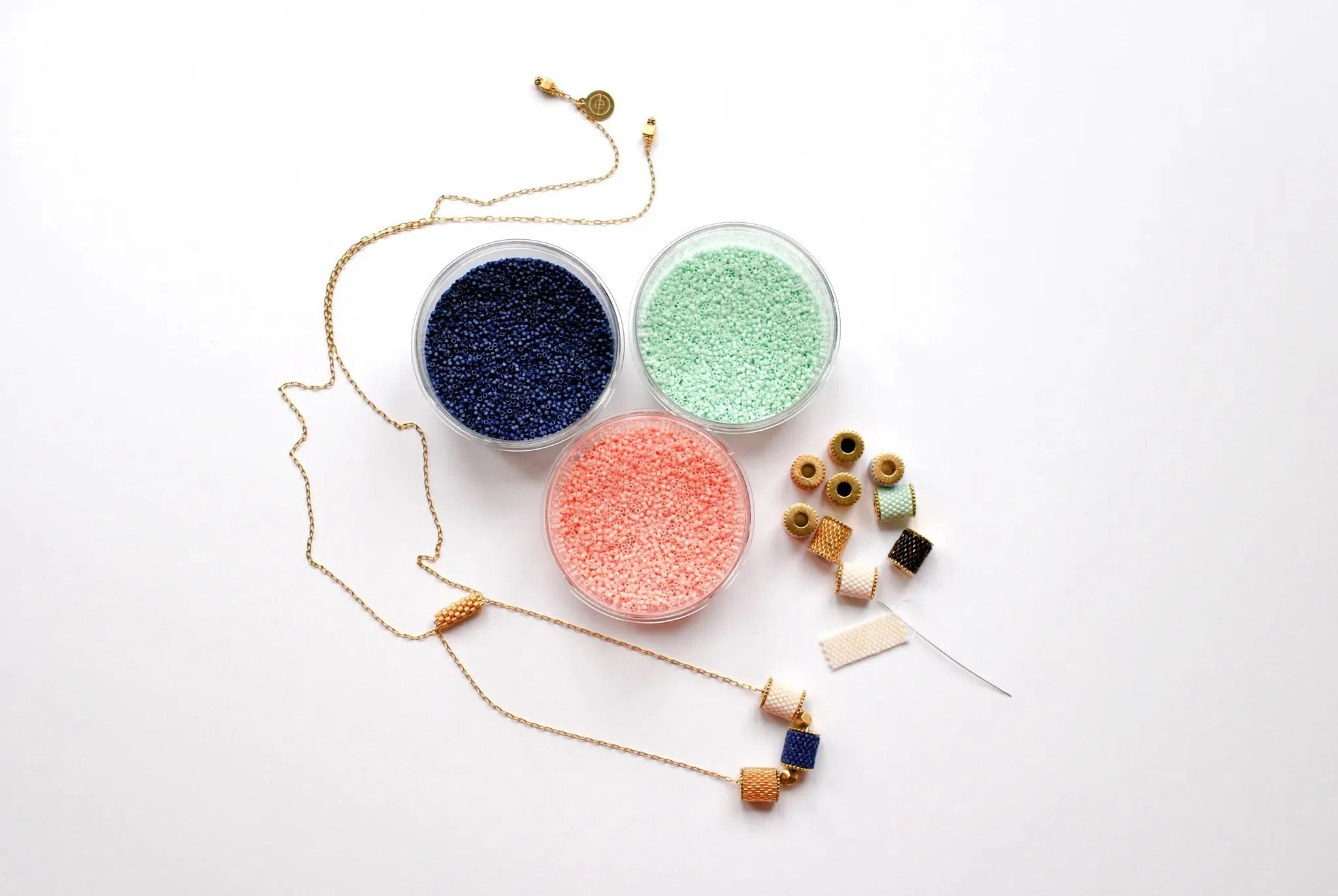 Eden + Elie支持传统技艺和行业，让细腻之美不轻易被现代饰品淘汰。（取自品牌官网）