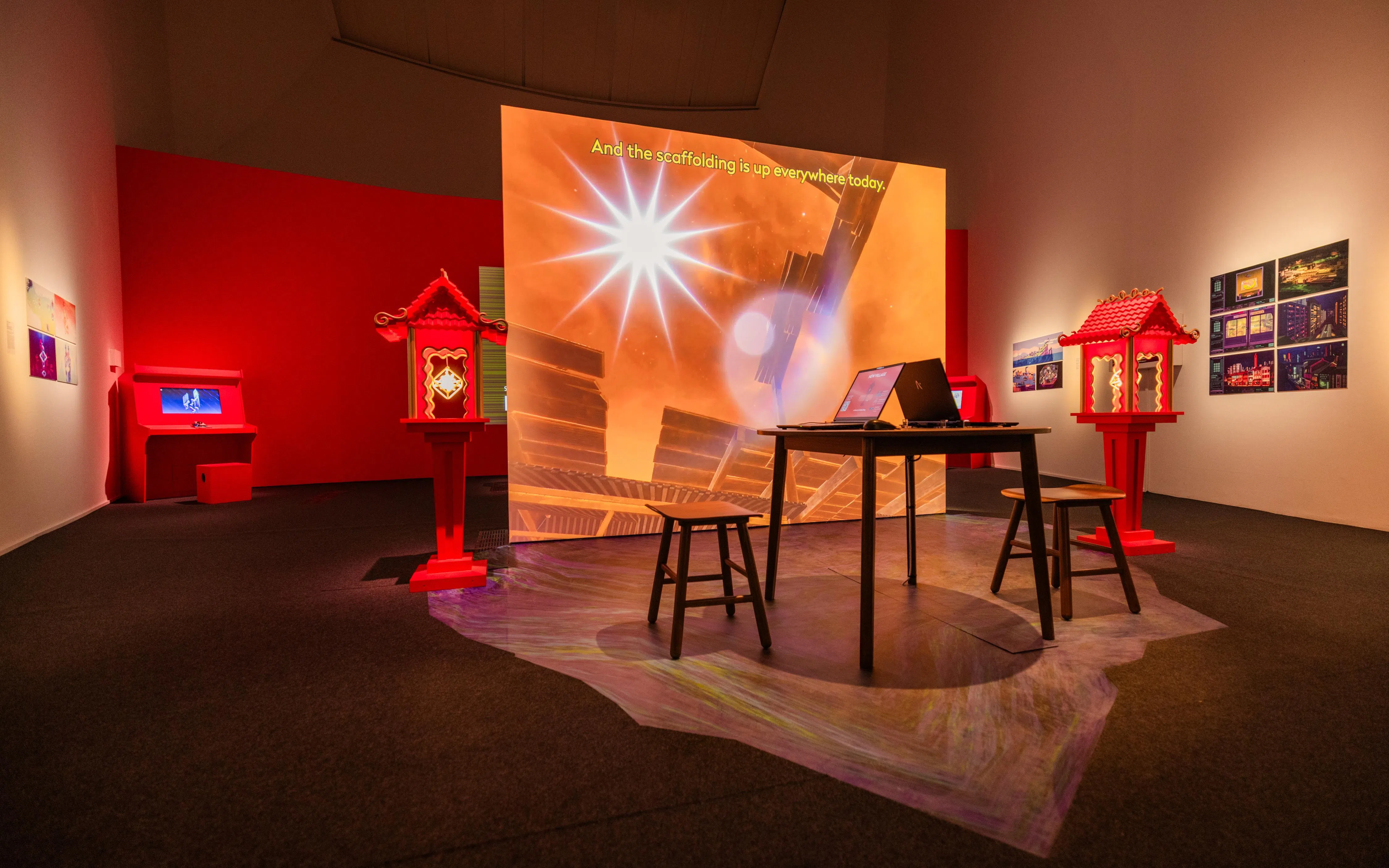 新加坡艺术家陈美美的《新村》将父亲记忆中的马来西亚小镇，化为步行模拟游戏。（滨海湾金沙提供）