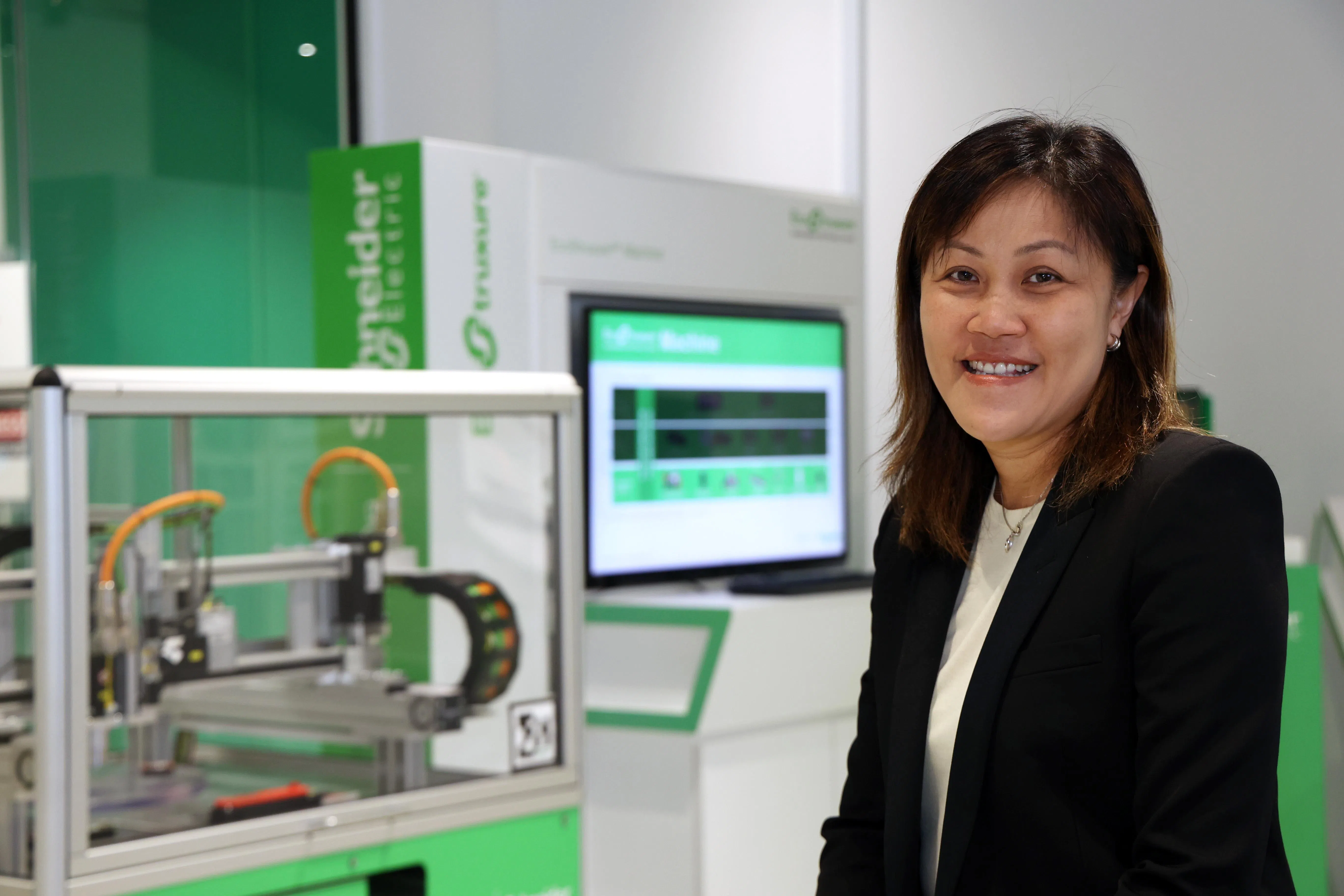 施耐德电气新加坡工业自动化事业部副总裁林秀珍，与九个主要国家合作，了解市场动态并支持各国通过可持续且盈利的商业计划实现增长。（邝启聪摄）