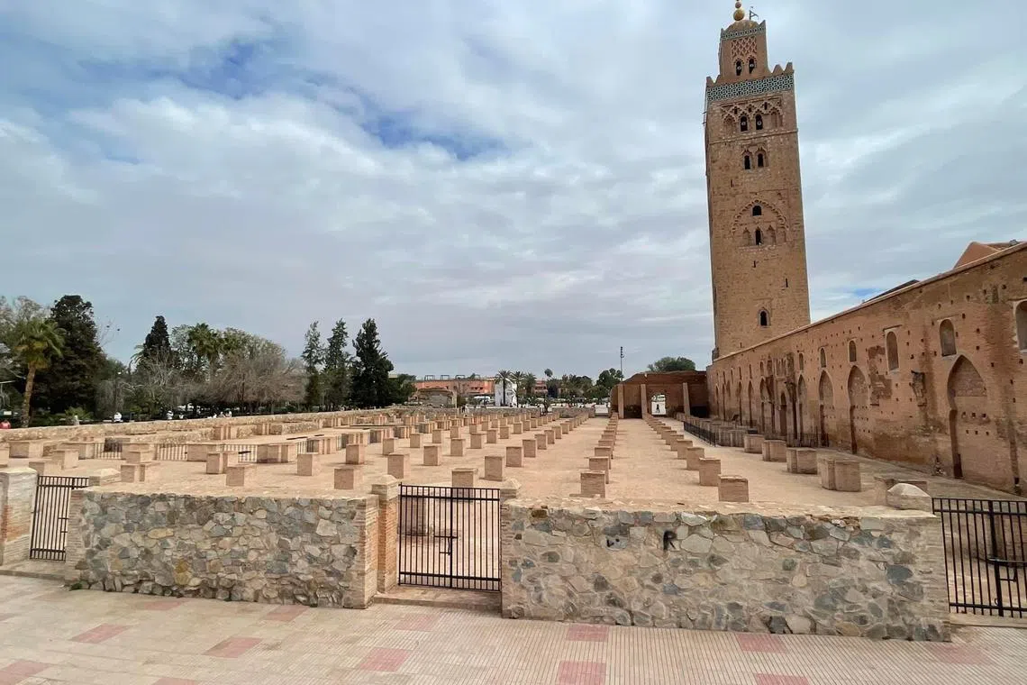 “红城”马拉喀什的库图比亚清真寺，是马拉喀什最大清真寺。（王华儿摄）