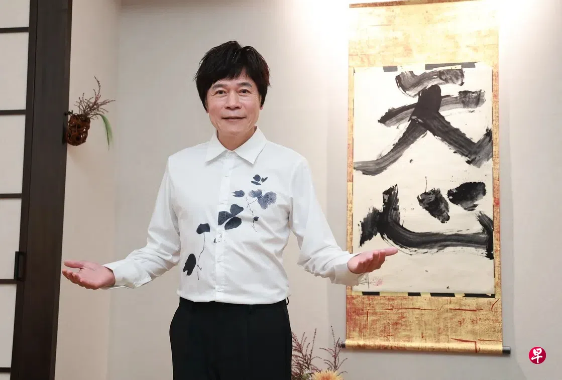 洪荣宏星期五（8月28日）出席活动，被追问婚姻现状时态度显得十分低调。 （互联网）
