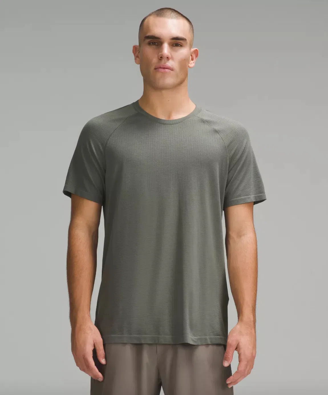 品牌使用防汗臭Silverscent科技，搭配高度透气、具挥汗功能的细网孔面料，以及不会磨伤皮肤的无线缝剪裁制作“国王的新衣”Metal Vent Tech跑步、运动衫。（品牌提供）