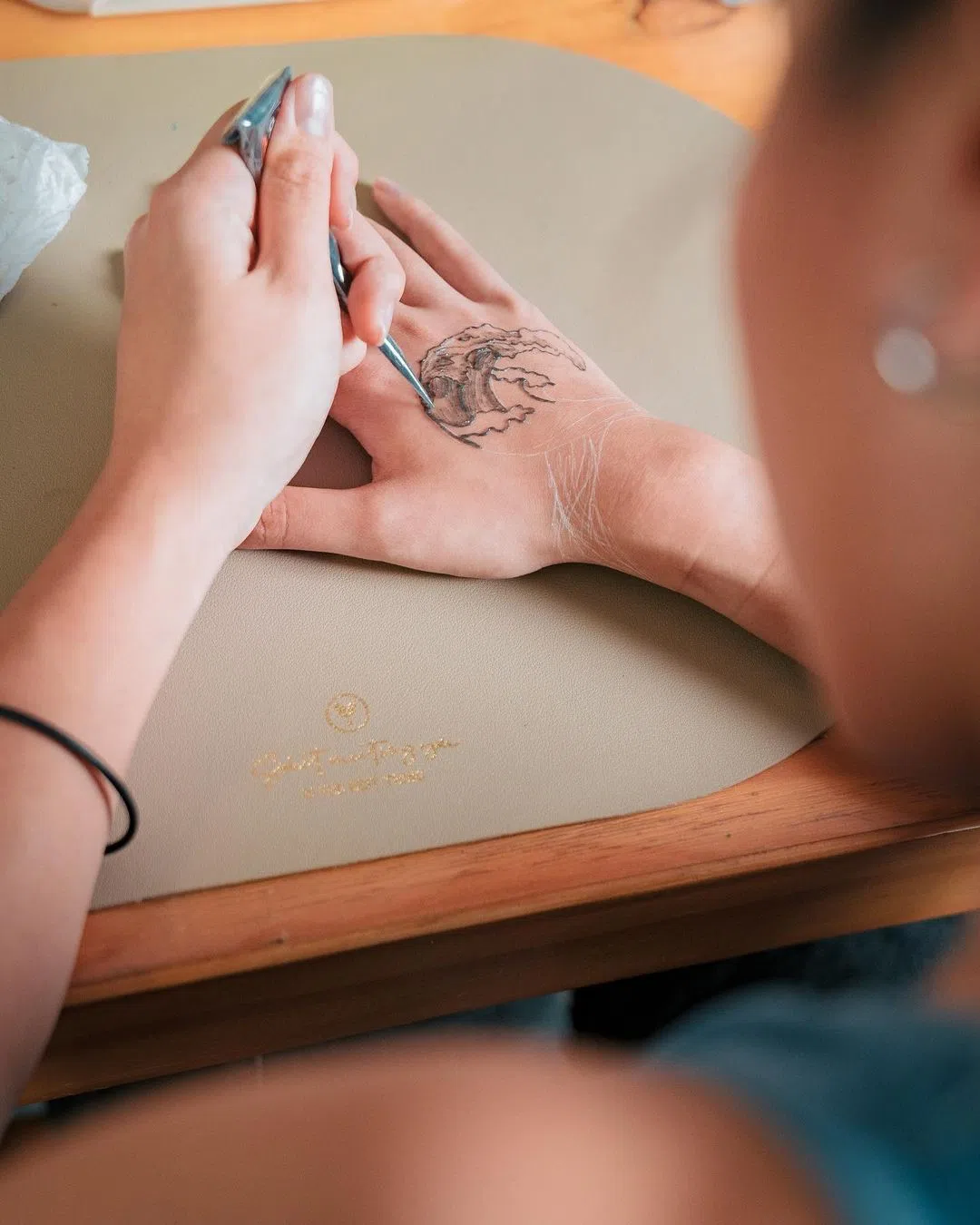 时下流行的果胶文身。（取自商家“ Jagura Ink Tattoo” Instagram）