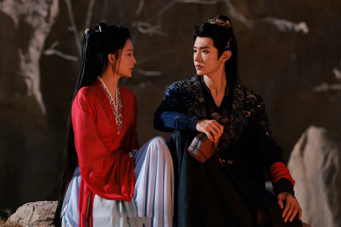 陈哲远（左）和李沁在《一笑随歌》中双向奔赴。（取自微博）