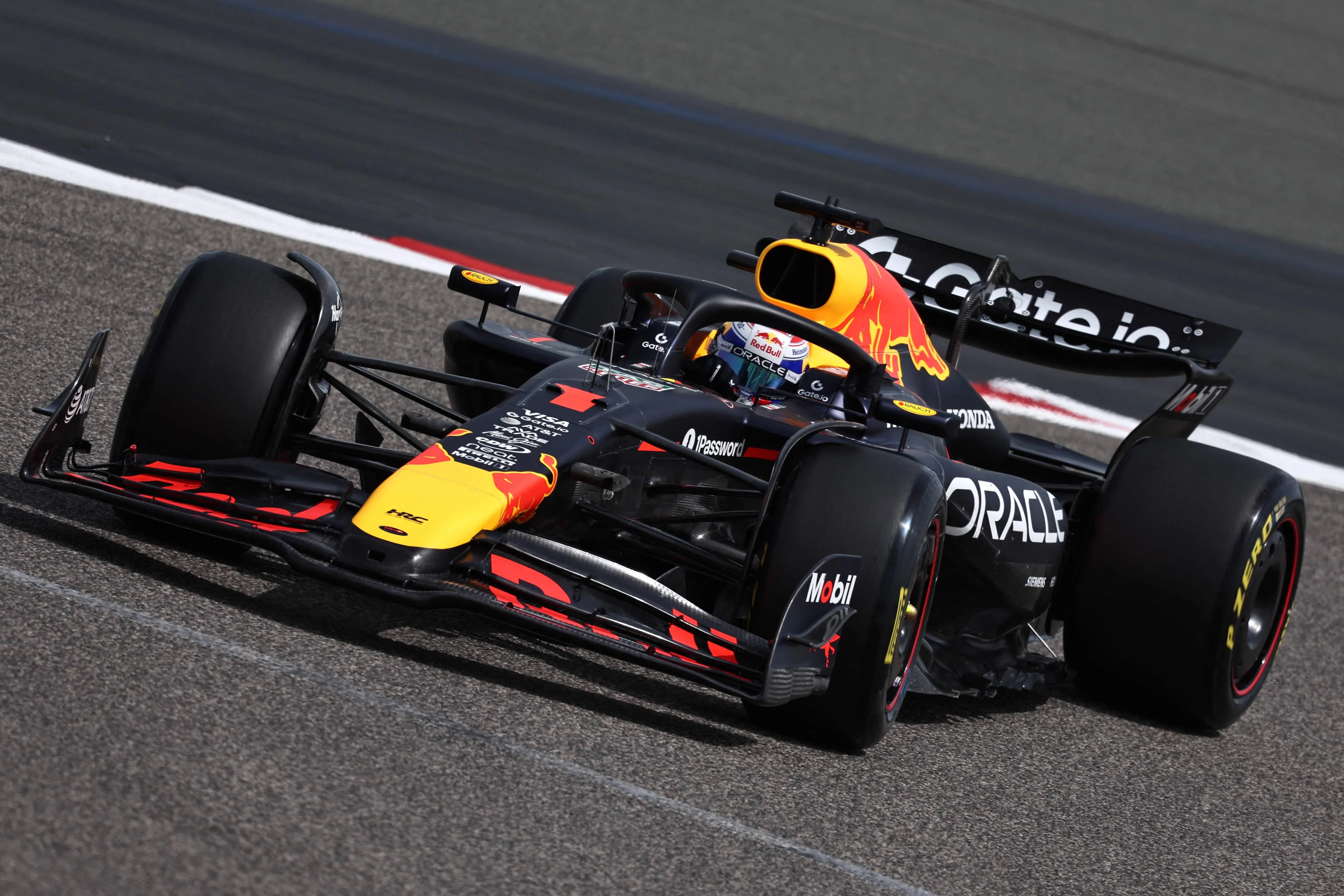 上赛季中段，因赛车性能不佳等问题，红牛车队（图）被迈凯伦不断缩小分差，好在费斯塔彭力挽狂澜，拿下冠军。（法新社）