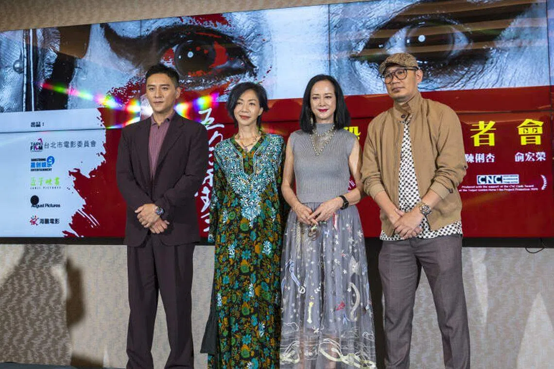 演员郑人硕（左起）、万芳、汤兰花与导演张吉安出席《 五月雪》电影杀青记者会。（堂堂映画提供）