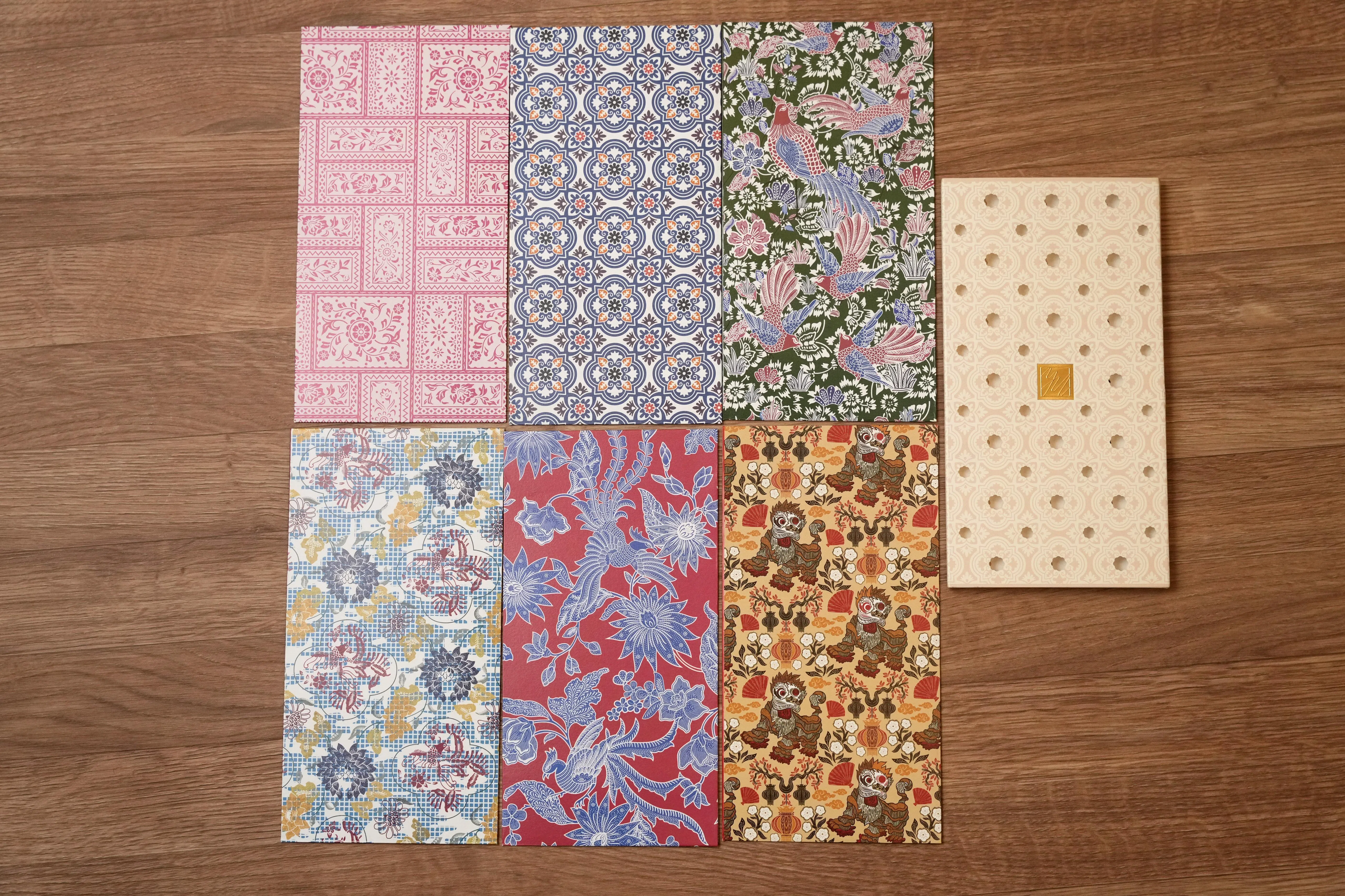 Yeomama Batik红包采用六款峇迪花样设计，美丽典雅。（谢智扬摄）