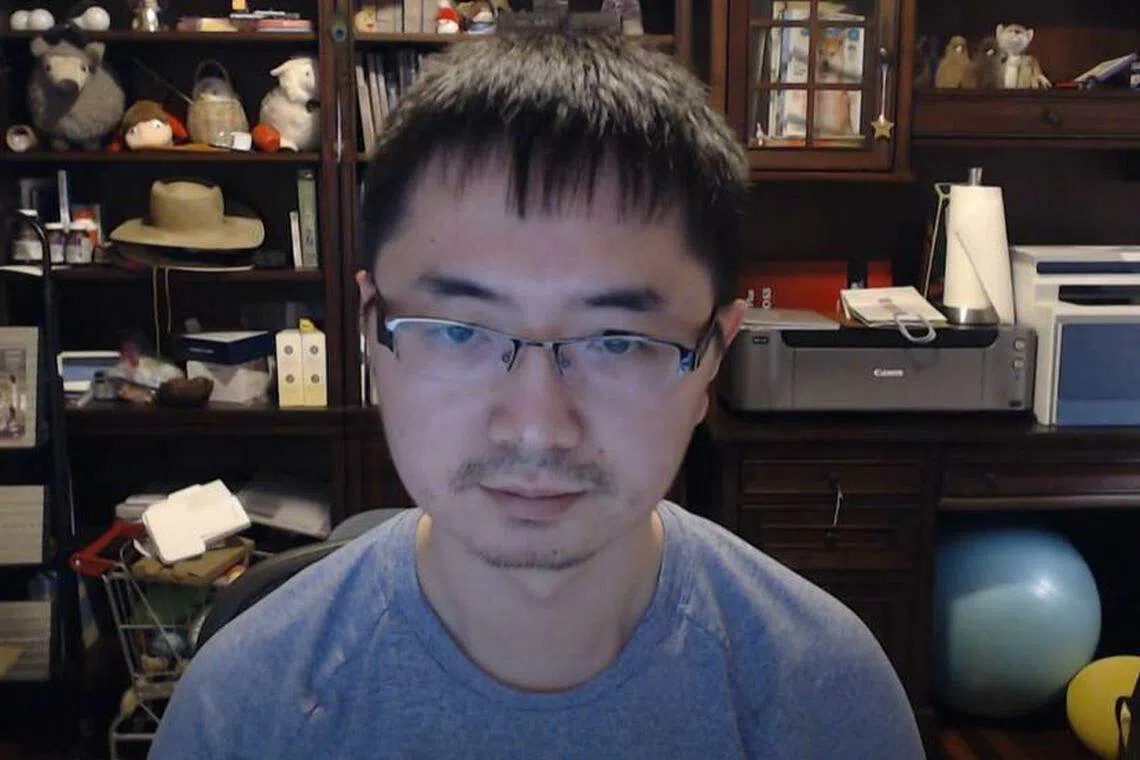 生成式AI专家许冰受访时说，当前的深伪技术可以让诈骗团伙根据需要，制作出细节真实的伪造视频。（视频截图）