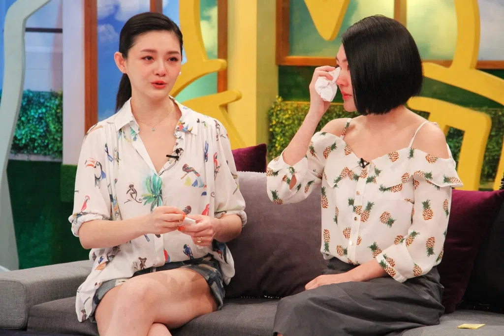 大S（左）和小S姐妹情深，妹妹曾形容两人是“前世夫妻”。（互联网）
