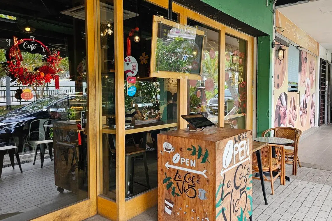 Le Café Vie5号称新加坡唯一越南烘焙坊咖啡座。（黄亿敏摄）