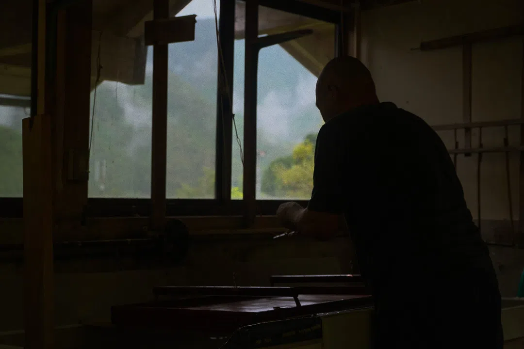 高知县的造纸工坊坐落在自然环抱中。（受访者提供）