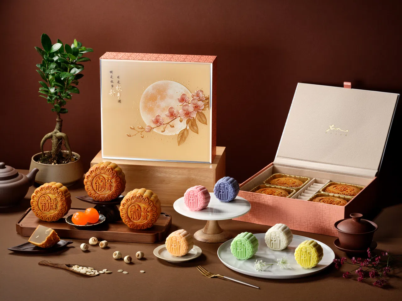 新故乡酒楼月饼礼盒精美典雅。（酒店提供）