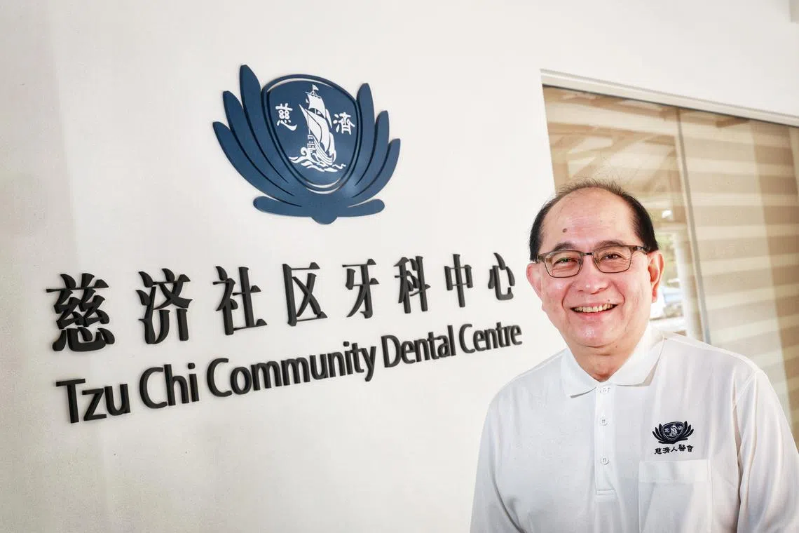 与慈济结缘超过20年，邓国荣医生忙碌看诊之余，也抽空到慈济义诊。（特约陈来福摄）