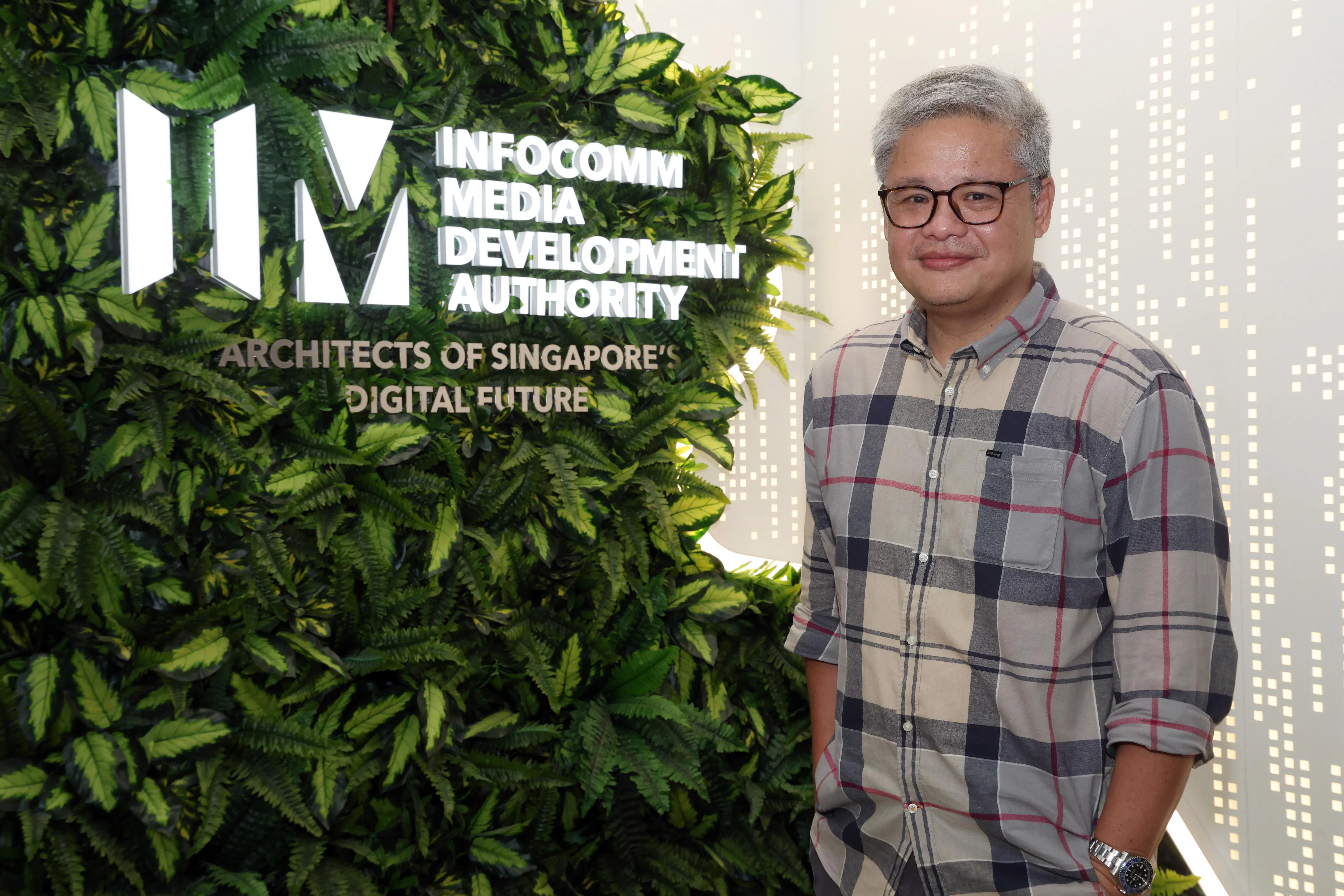 新加坡资讯通信媒体发展局企业和生态系统发展司司长刘明德指出，当局通过“Spark”和“Accreditation”计划，主动寻找并评估具潜力的科技方案。（邝启聪摄）