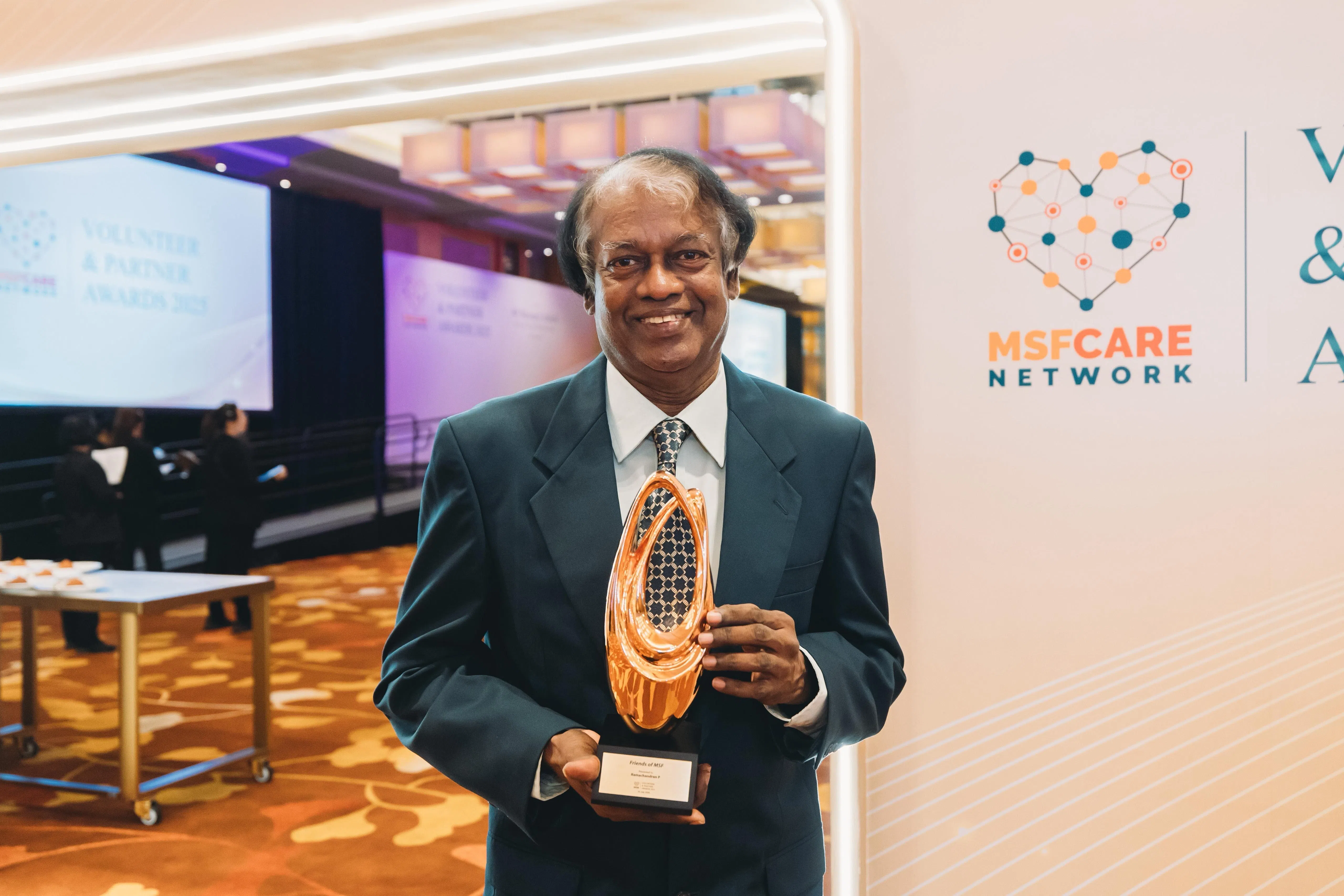 拉马詹德兰是经验丰富的社区调解员，也协助赡养父母仲裁庭进行调解工作。他7月刚获颁“社会及家庭发展部之友”奖项。（受访者提供）