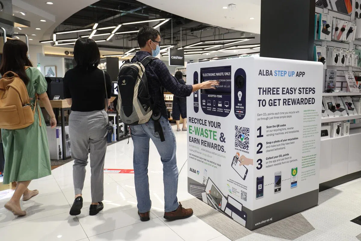 设立在全岛各地的电子垃圾回收箱。（档案照）