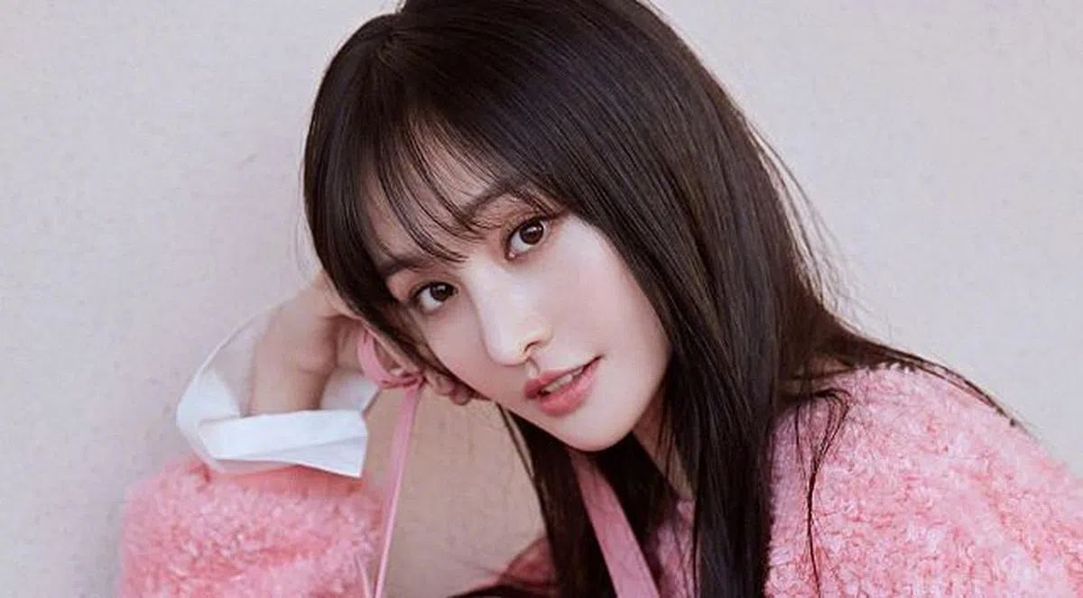 中国女星郑爽今年8月因偷税漏税被罚近3亿人民币。因税务问题，她也被曝赚取1.6亿元天价片酬。（互联网）