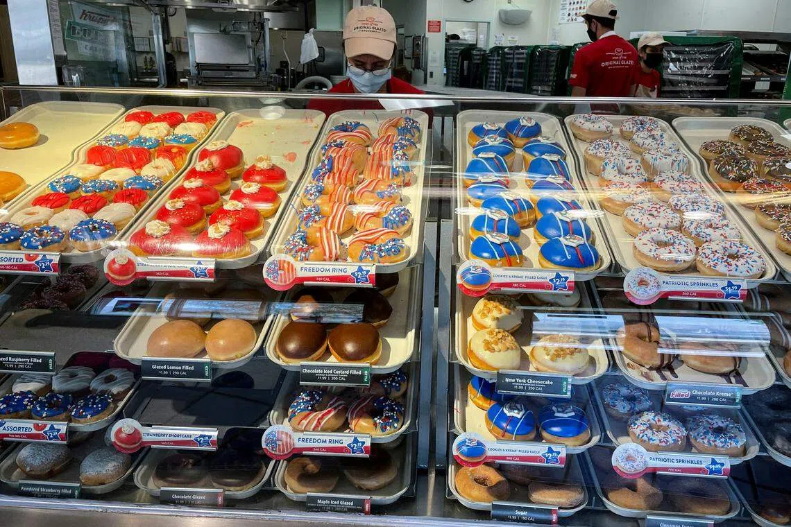 大家熟悉的Krispy Kreme甜甜圈即将在2026年底之前，出现在快餐店连锁巨头麦当劳美国的各个分店。（路透社）