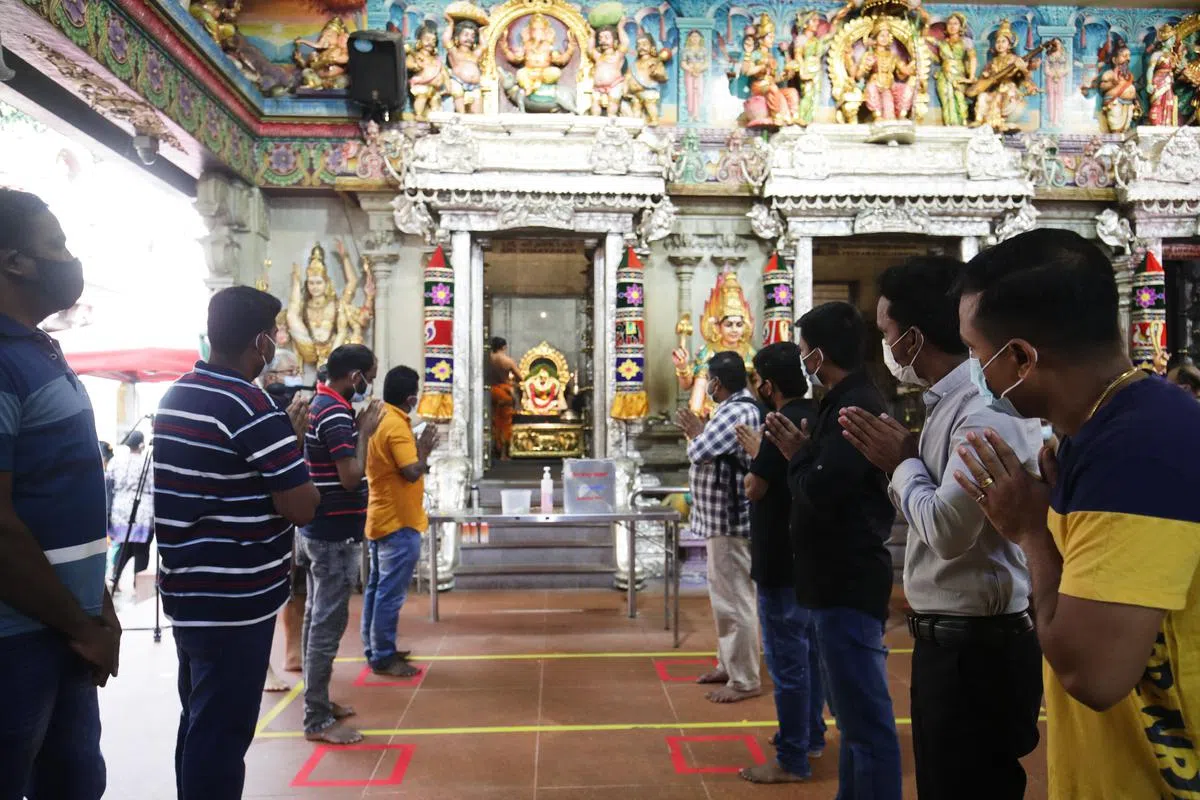 本地客工时隔一年多在客工重返社区试点计划下，再次踏入印度庙参拜。 （蔡家增摄于2021年9月15日）