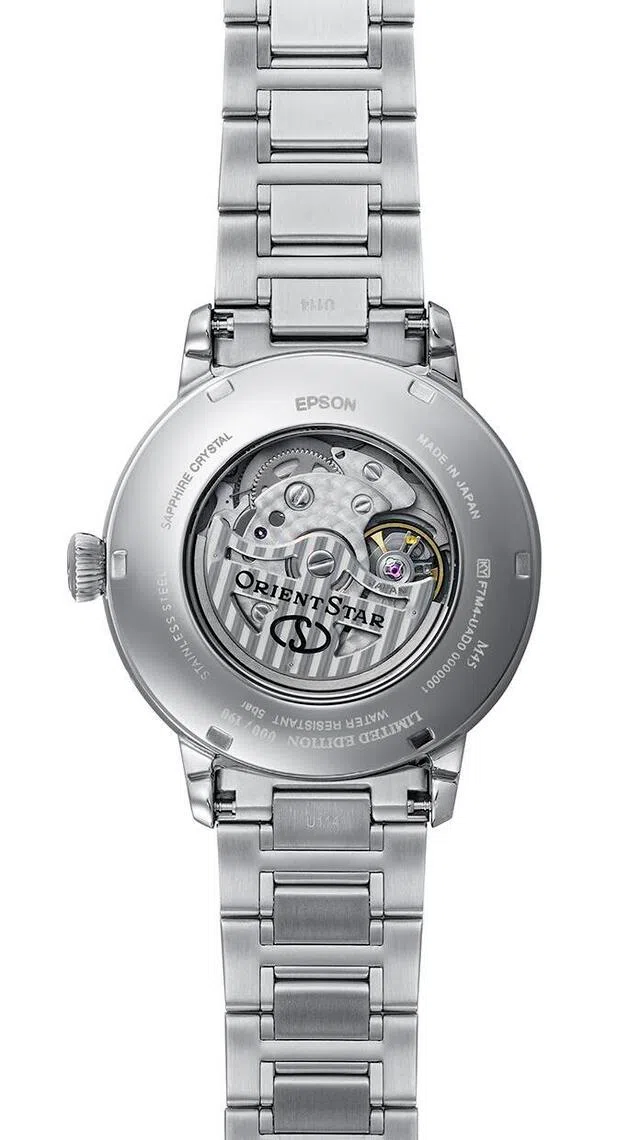 M45 F7腕表搭配全新F7M42自动上链机芯（可手动上链），有50小时动力储备。（东方星提供）