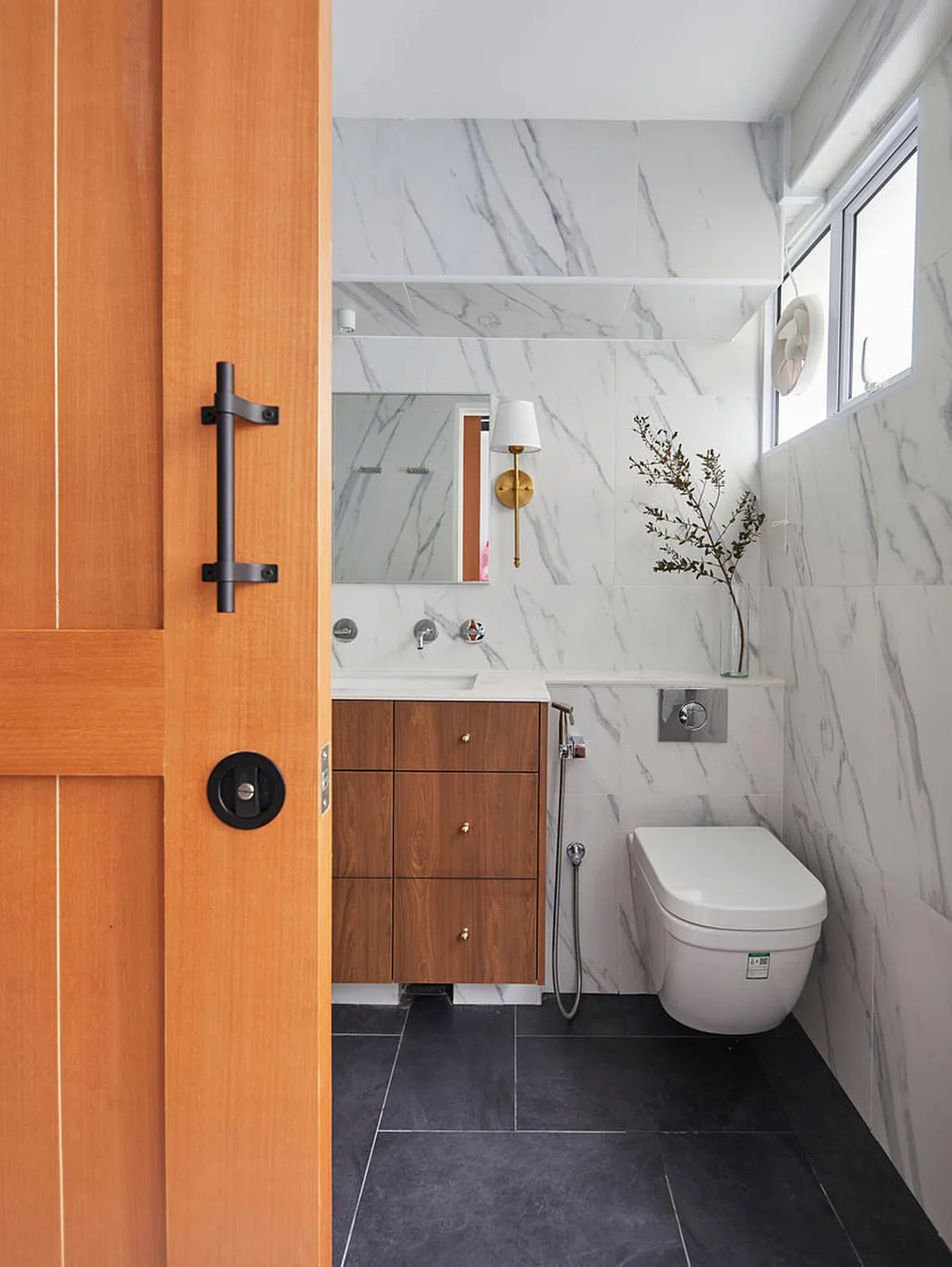 共用浴室是多种元素的撞击与融合。