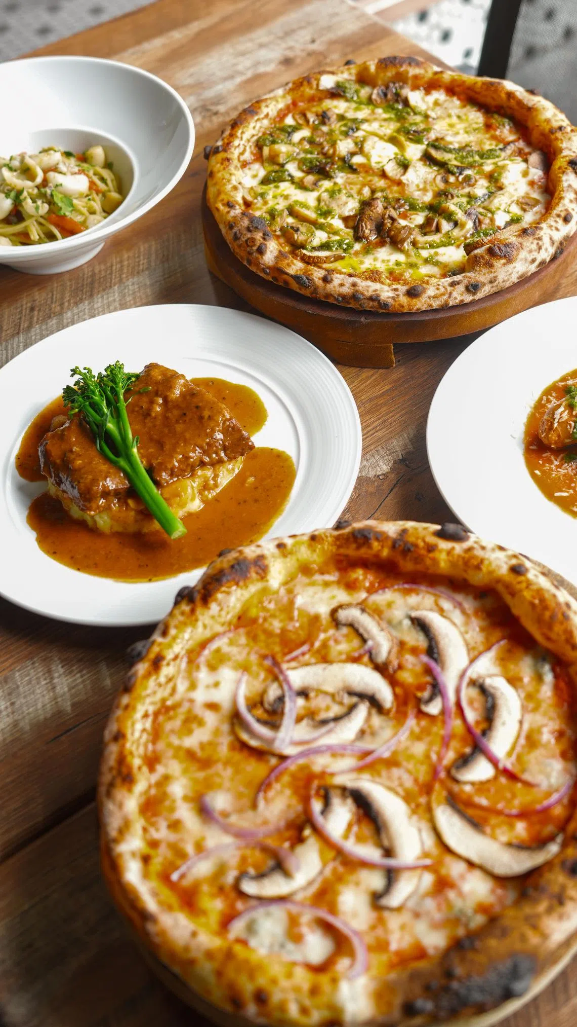 La Pizzaiola刚在1月推出的新菜单有两款新比萨，一些意粉和主食。（餐馆提供）