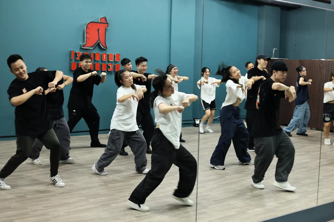 庄𣲗铭（左）第三次参加Super24比赛，希望和朋友们多创造些美好的青春回忆。（龙国雄摄）