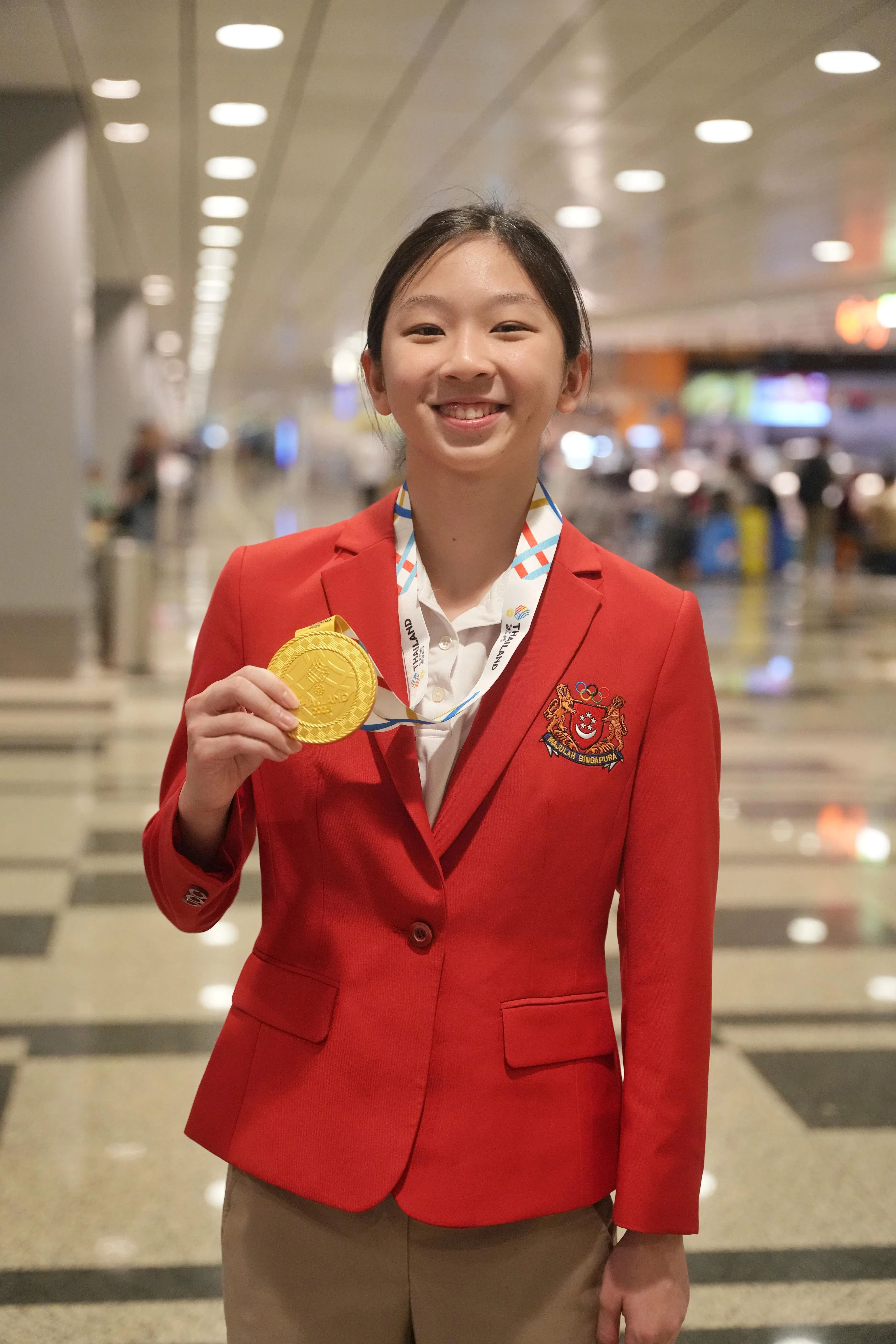 在14岁的年纪就取得金牌，让还是中学生的杨舒宁骄傲不已，这也是献给自己的15岁生日礼物。（谢智扬摄）