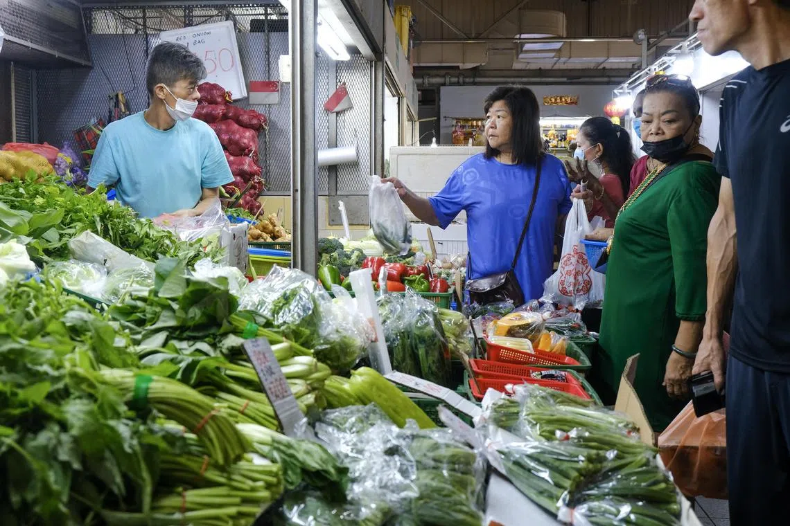 CMG20240201-LynnetteT02/卓祾祎/Budget 2024 [Marsiling Market, Singapore] Budget 2024 - Cost of living, wet markets.（SPH Media Limited）