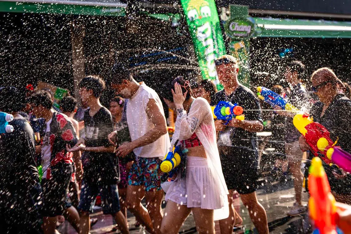 幸福，是环绕在身边的点点水珠。（蔡光发摄）