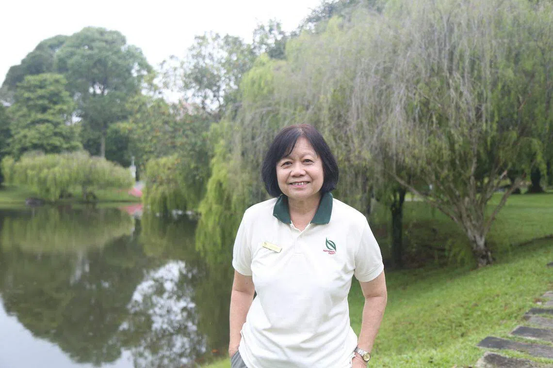 郭丽莲经常同慈善机构或社区进行合作，带领学员改善与创建花园，通过这些实践让他们学习如何按场地和环境条件，选择适合种植的植物。（吴瑞恩摄）