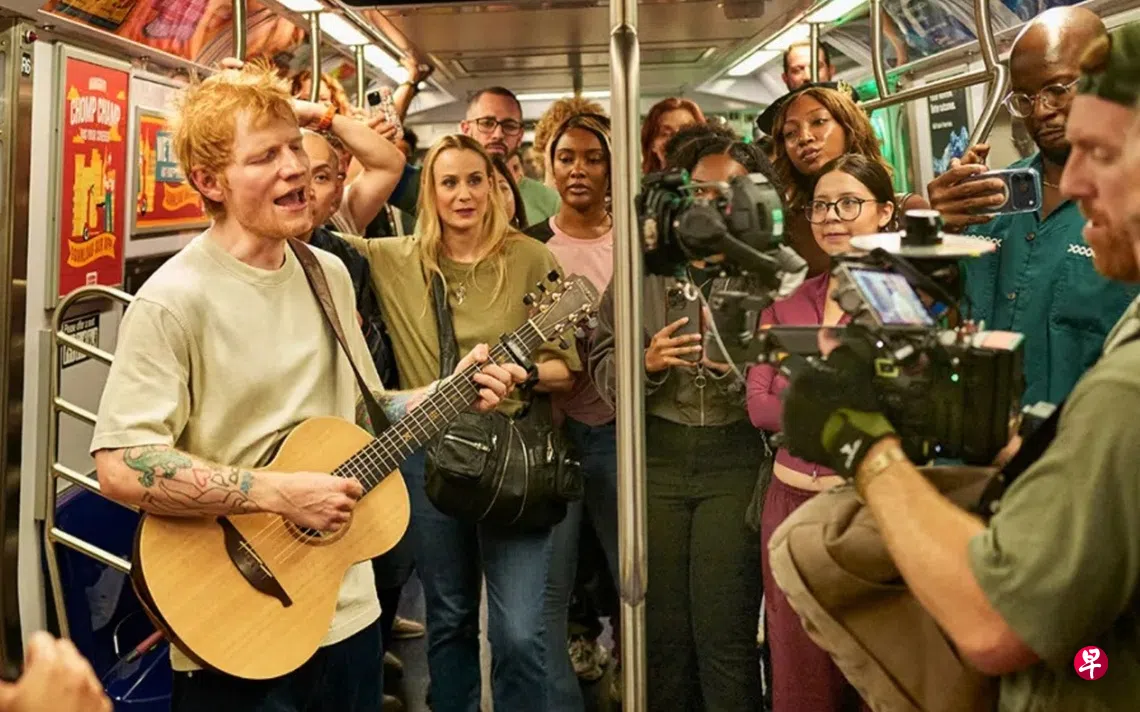 看什么】随Ed Sheeran在街头一起高歌| 联合早报