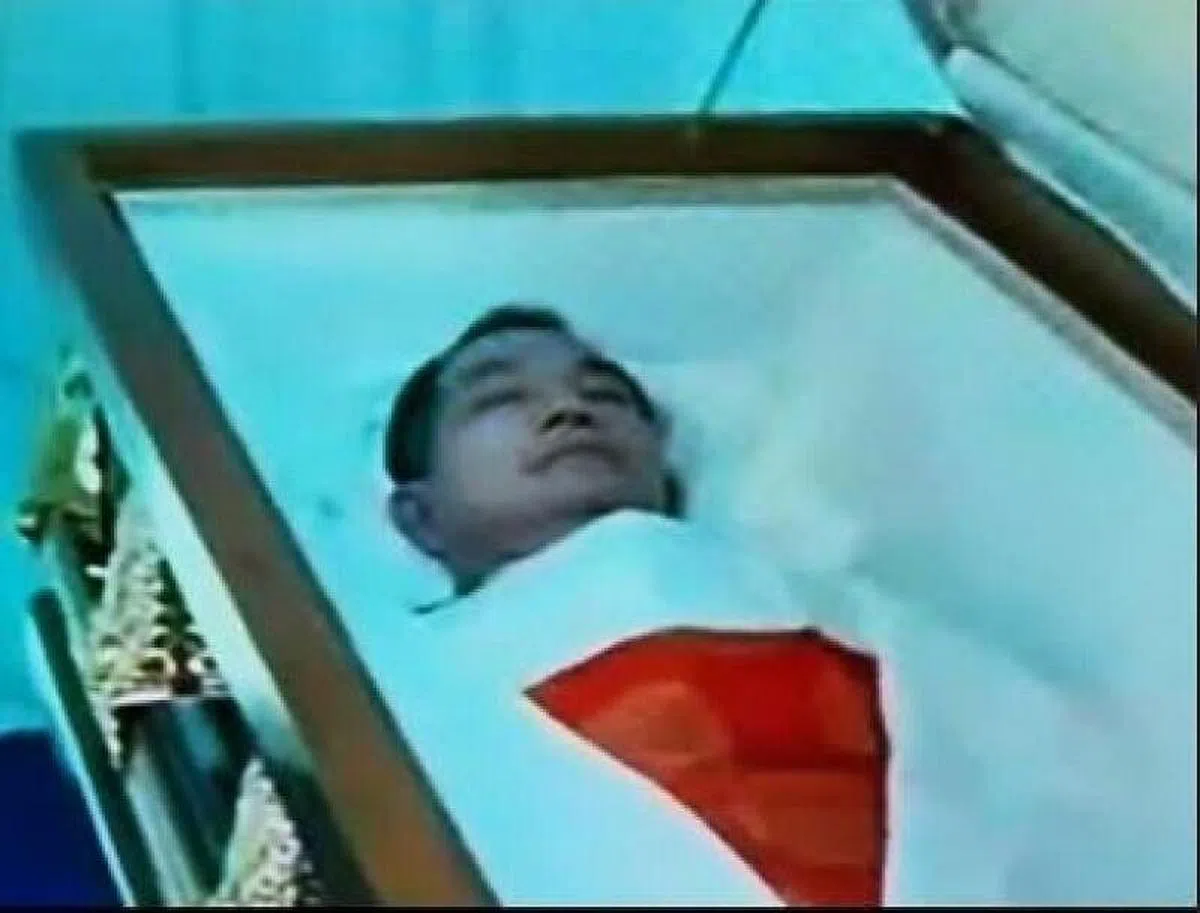 刘谦益为电影《美满人生》曾拍躺棺戏。（网络）