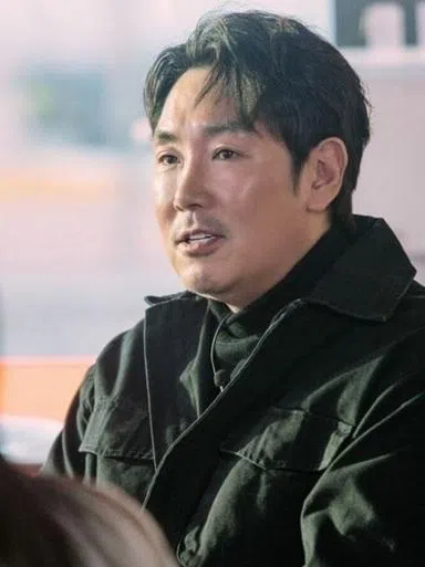 赵震雄在2025年12月6日宣布退出演艺圈。（互联网）