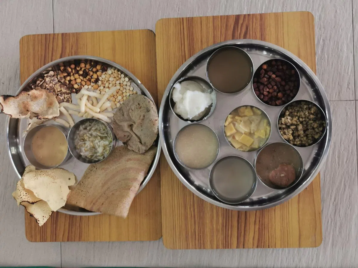 九日禁食期间只吃一餐，而且只限煮熟的谷类和豆类。（陈爱薇摄） 