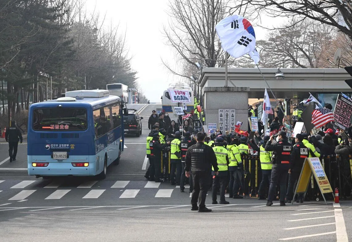 韩国戒严案首个司法裁决 尹锡悦因妨害公务执行获刑五年