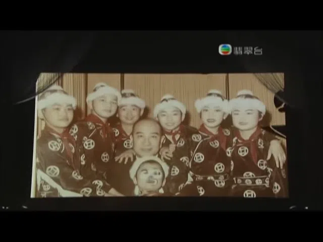 七小福童年时与师父于占元（中排）合影。（互联网）